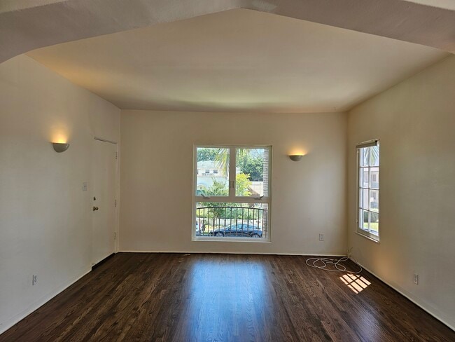 Building Photo - 751 N Edinburgh Ave