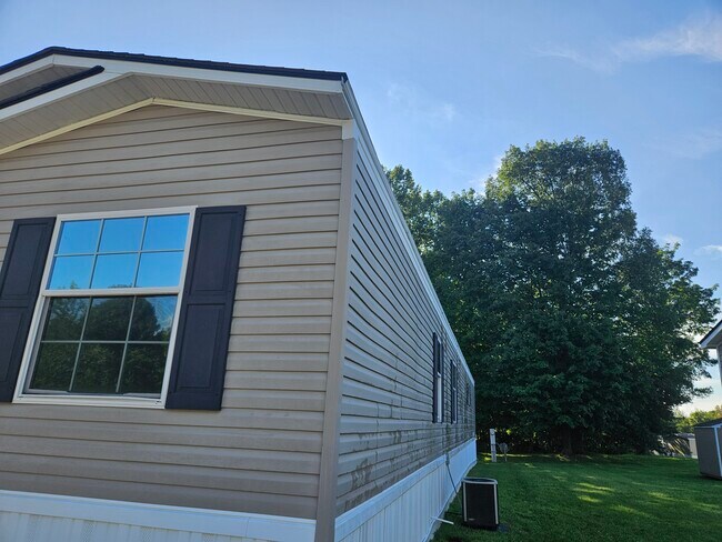 Building Photo - 79 Lynnwood Cir