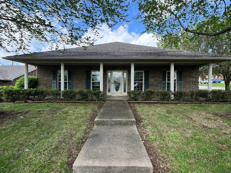 Foto principal - 300 Oaklawn Dr