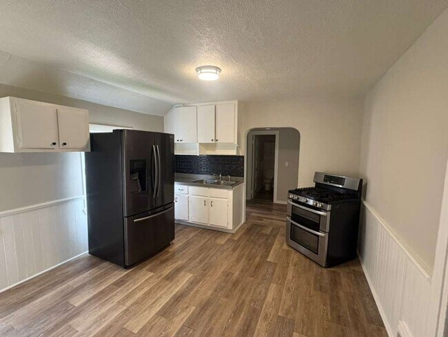 Foto del edificio - 3130 W 33rd St