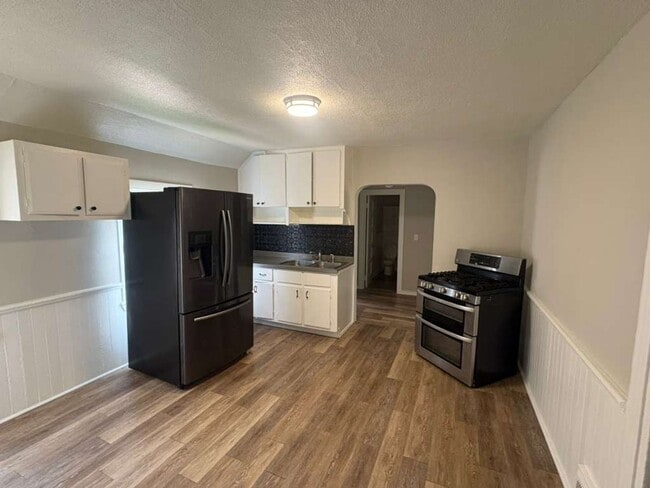 Building Photo - 3130 W 33rd St