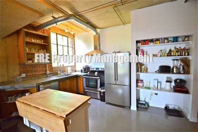 Building Photo - 380 W 200 S
