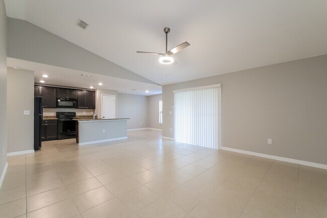 Building Photo - 246 Hyacinth Ct