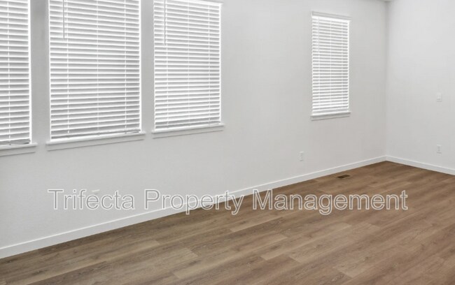 Foto del edificio - 632 Thoroughbred Ln