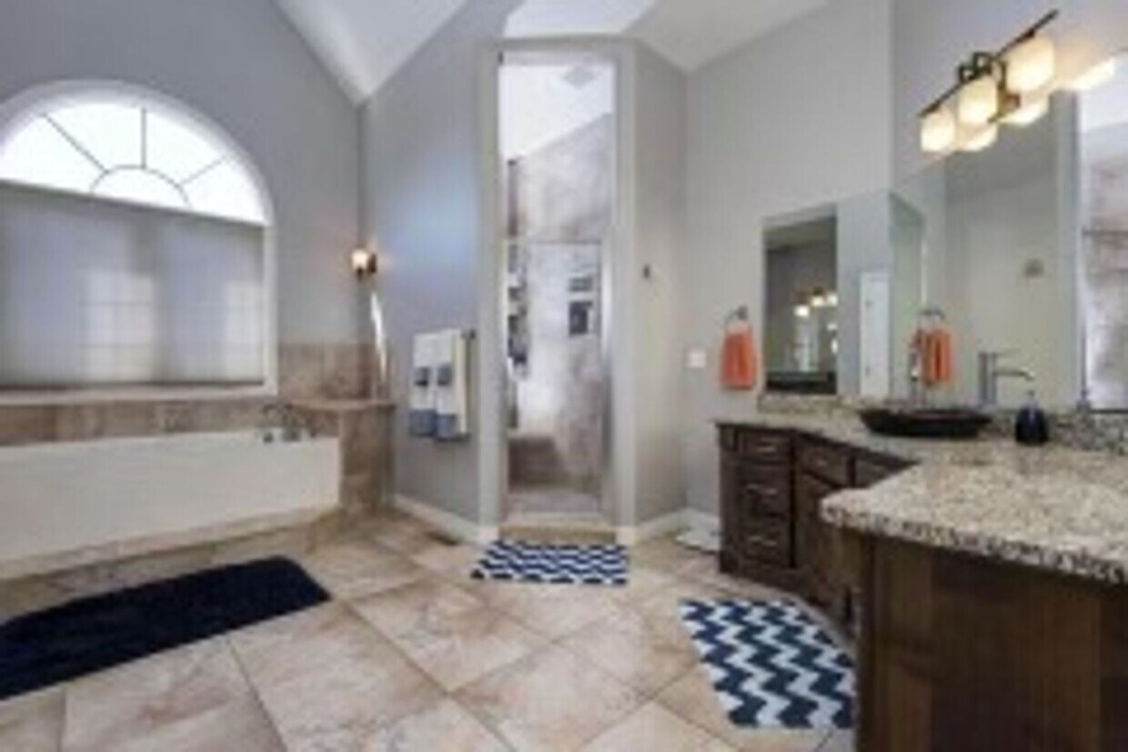 Building Photo - 5 bd4 ba 7,300 sqft Fully furnished Execut...