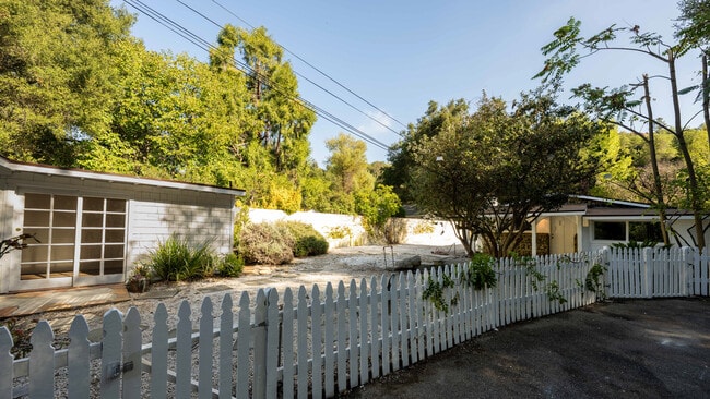 Foto del edificio - 1411 Bonnell Dr