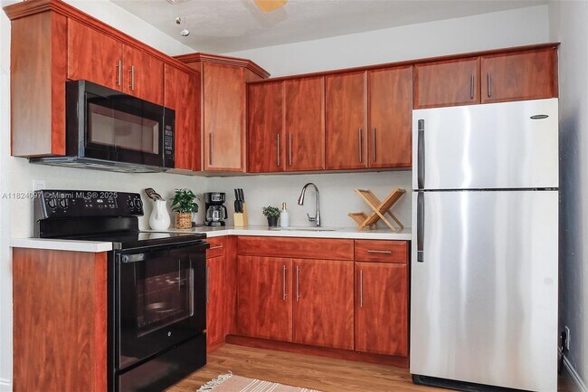 Foto del edificio - 2740 Dewey St