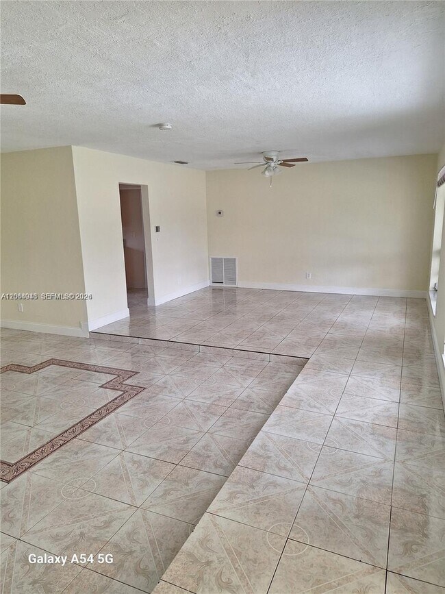 Foto del edificio - 711 SW 64th Pkwy