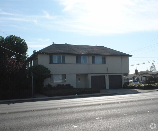 Building Photo - 470 42nd St