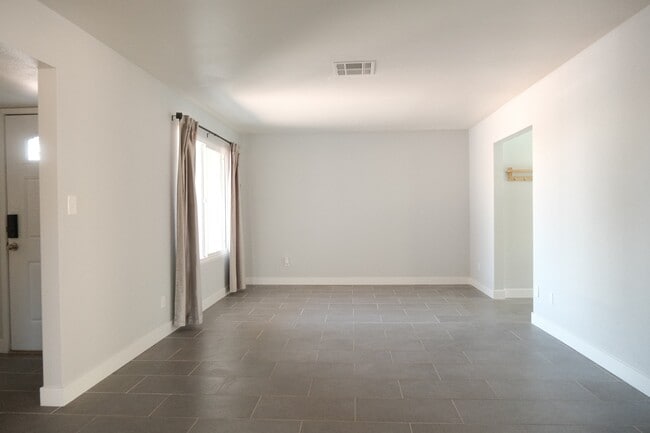 Building Photo - 3614 S Newberry Rd