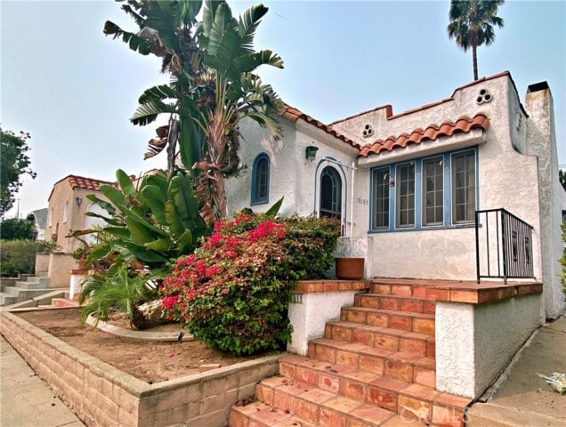 Primary Photo - 1015 S Cabrillo Ave