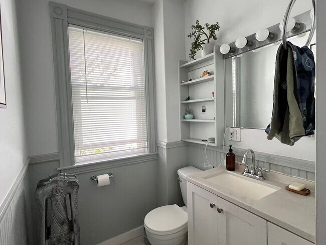 Building Photo - 9/1 Spacious Lower Allston 3BR near Boston...