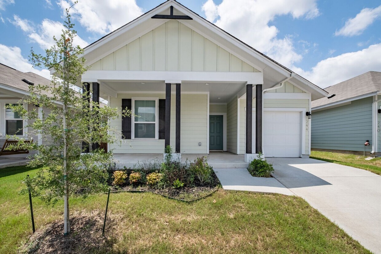 Foto principal - Cozy 3 Bedroom, 2 Bath Single-Story Home i...