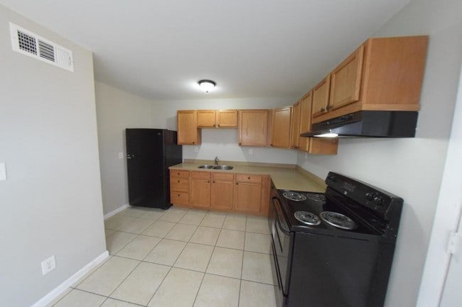 Building Photo - 2432 Pruitt St. #1