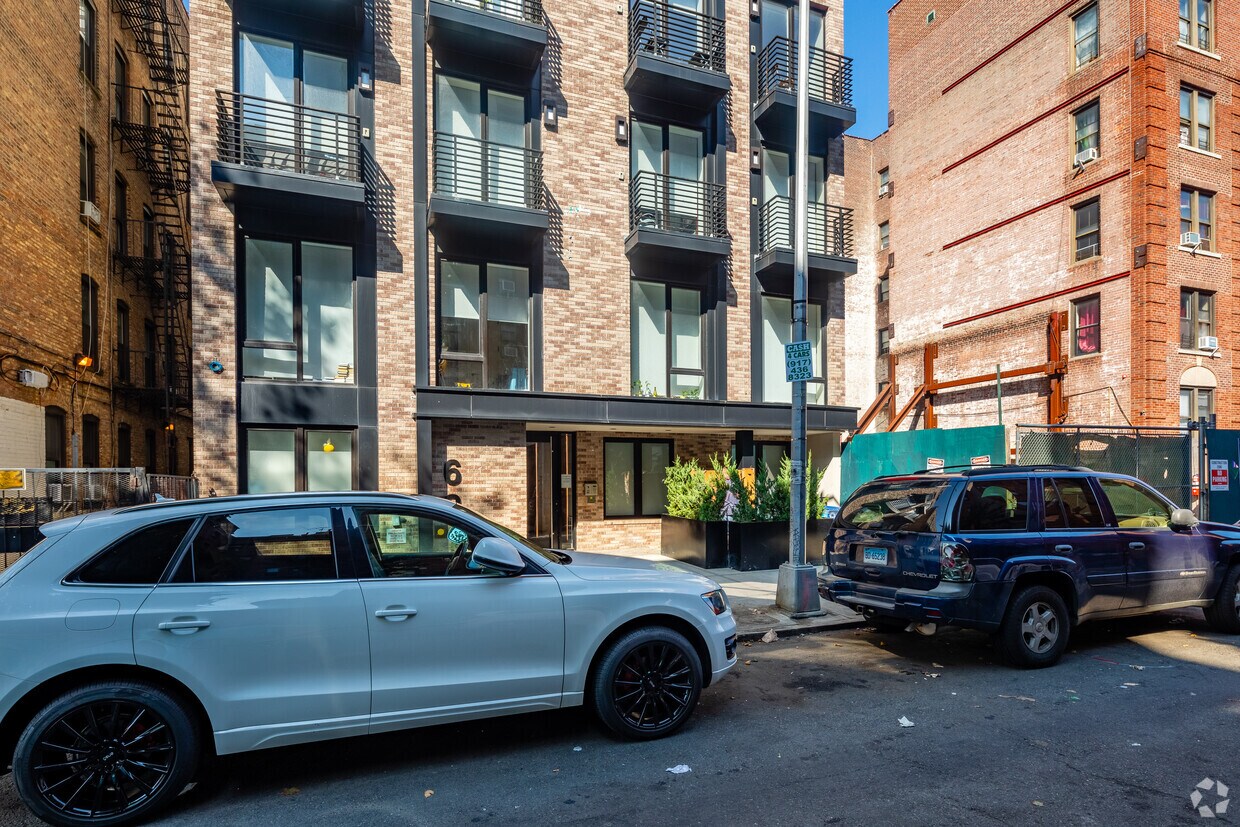 Entrada - 62 E 21st St