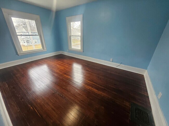 Foto del edificio - 1330 Midland Ave