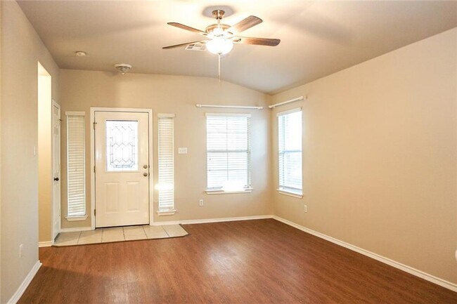 Foto del edificio - 18116 Great Basin Ave