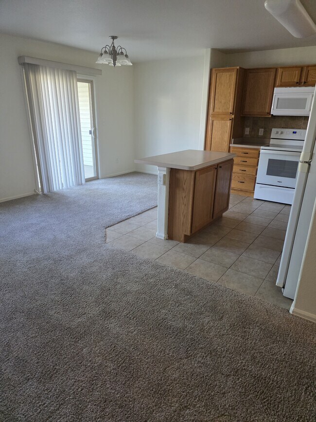 Foto del edificio - 2453 Theresea Ln