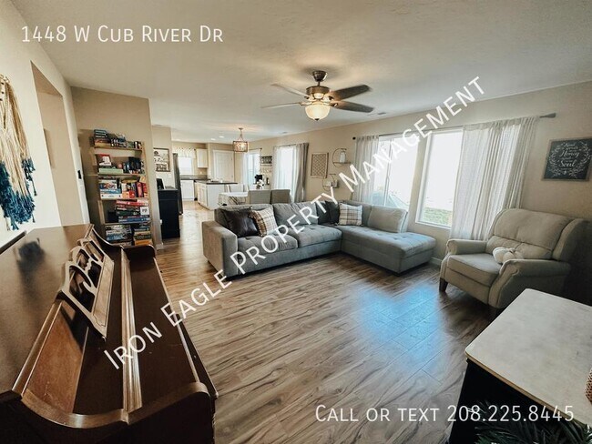 Building Photo - 1448 W Cub River Dr