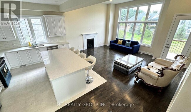 Building Photo - 313 Somme St