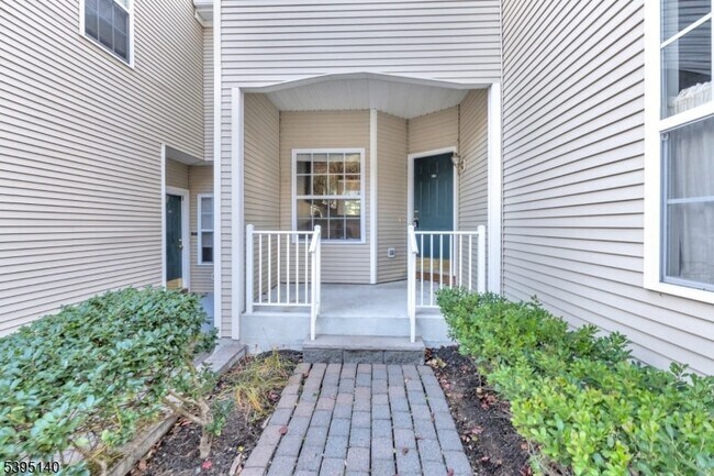 Foto del edificio - 105 Wallace Ct