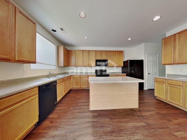Foto del edificio - 6001 Ricker Rd