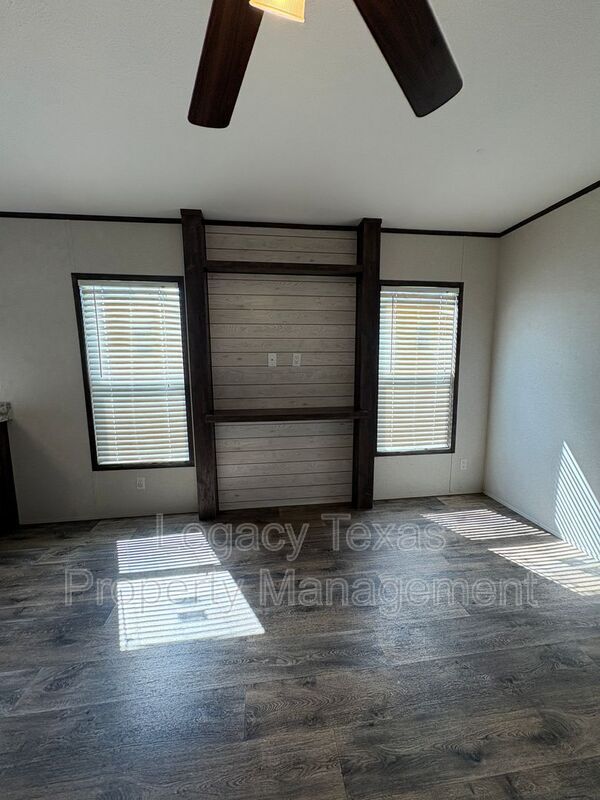 Foto del edificio - 800 N Old Betsy Rd