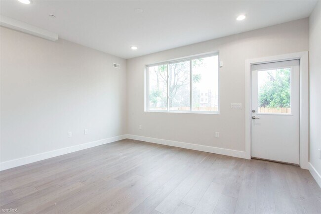 Building Photo - 3 br, 3 bath Duplex - 426 W Norris ST Unit 1