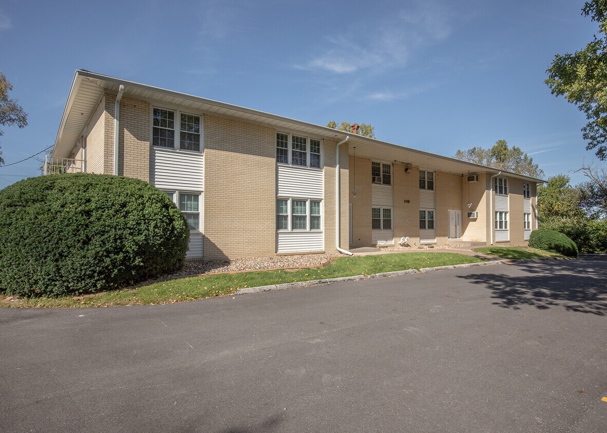 Eastridge Villa Apartments in Bettendorf, IA