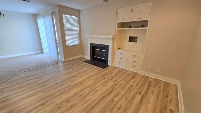 Foto del edificio - Orange 3 Bed, 2.5 Bath Townhouse for Lease...