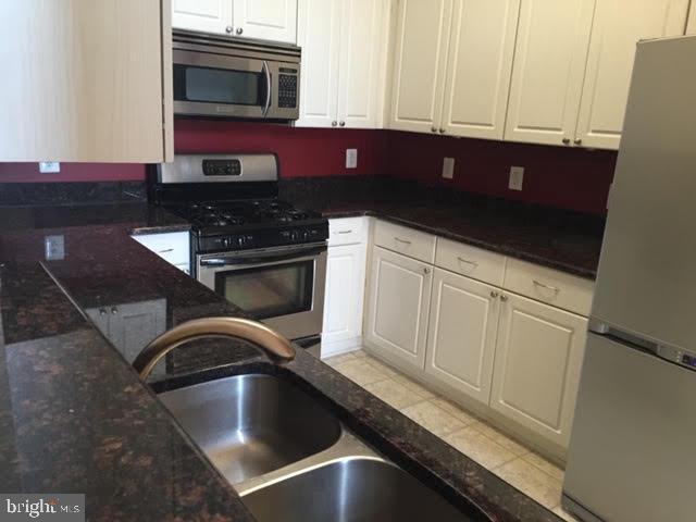 Foto del edificio - 2701 Bellforest Ct