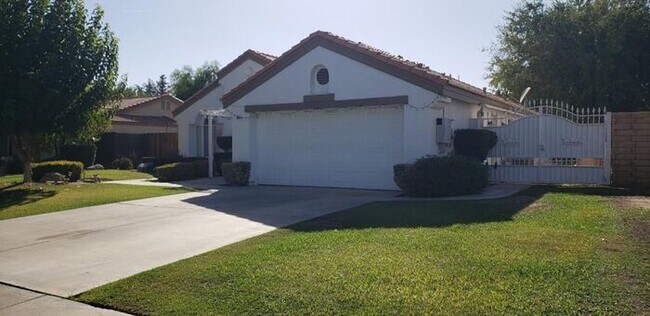 Building Photo - 3 bedrooms and 2 baths, With big yard, and...