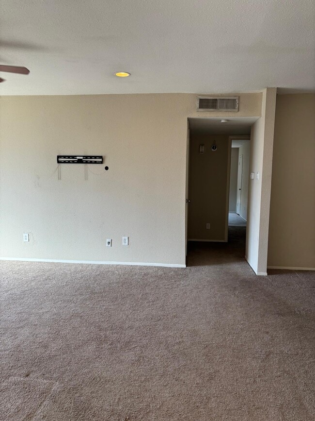 Building Photo - 5667 Birchmont Dr