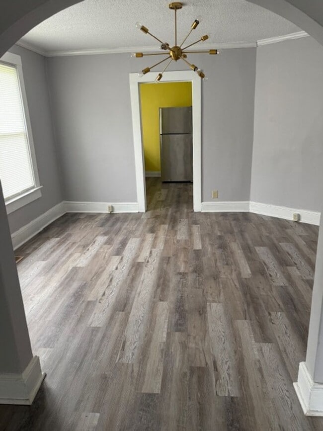 Building Photo - 2 Bedroom, 1 Bath House (AVAILABLE NOW)