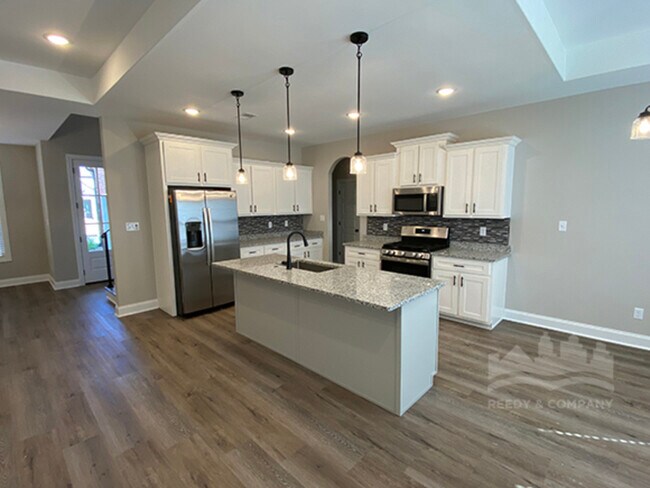 Building Photo - 553 Rosalie Woods Dr