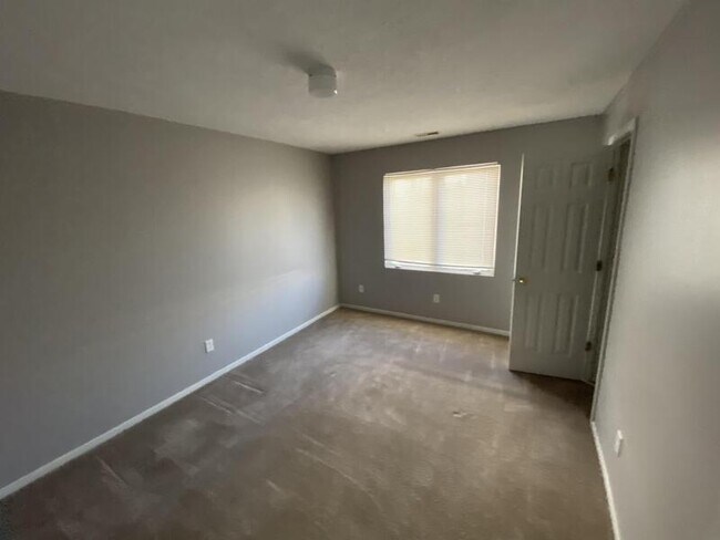 Building Photo - 212 Shugart St