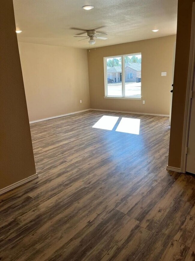 Foto del edificio - Single Family Home in Cypress Grove