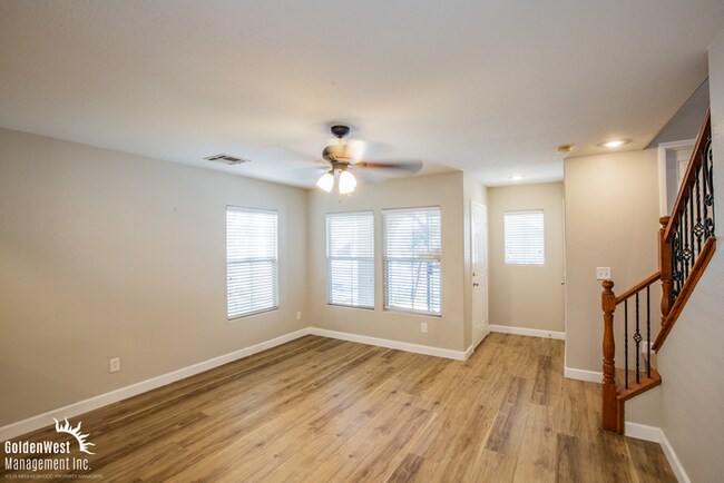 Foto del edificio - Spacious and Beautiful 3Bdm 2.5Ba!