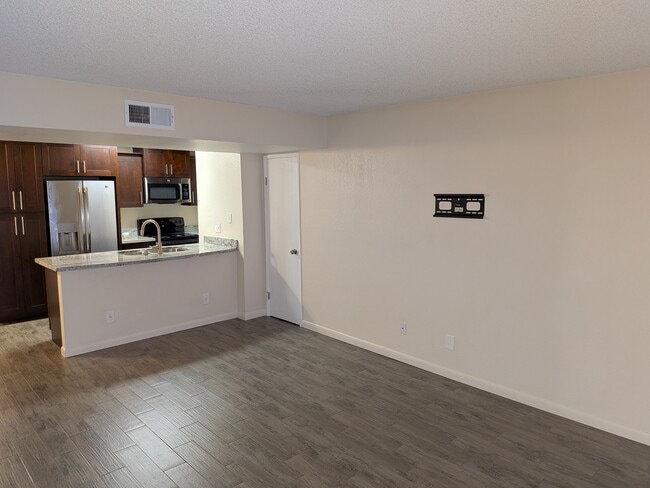 Building Photo - 2938 N 61st Pl Unit 135