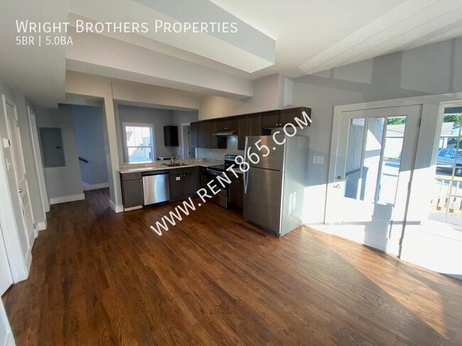Foto del edificio - 1418 Forest Ave