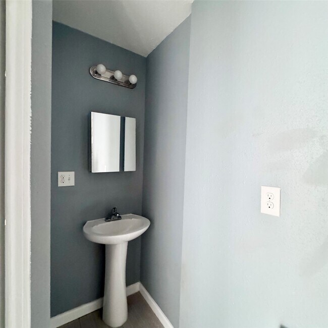 Foto del edificio - 116 E Jack Ave