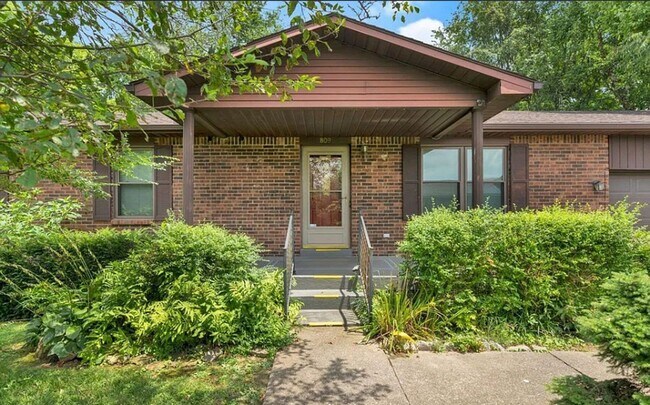 Building Photo - 809 Clifford Dr