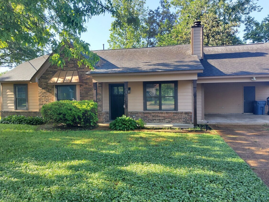 Foto principal - 7643 Ivy Hollow Dr