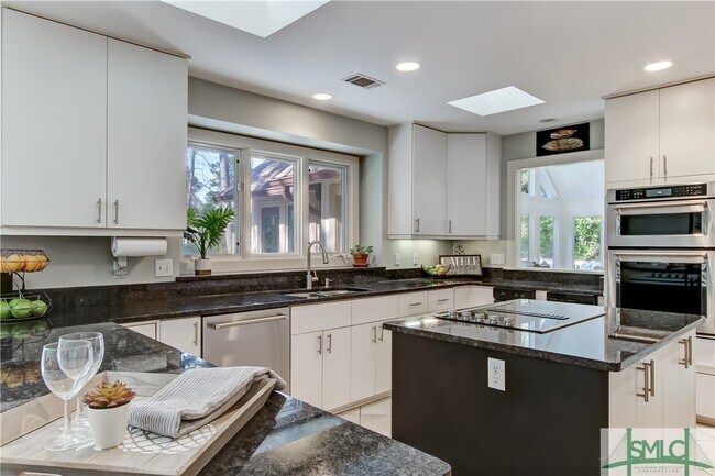 Building Photo - 525 Landings Way