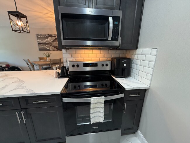 Foto del edificio - 252 SW Monroe Cir N