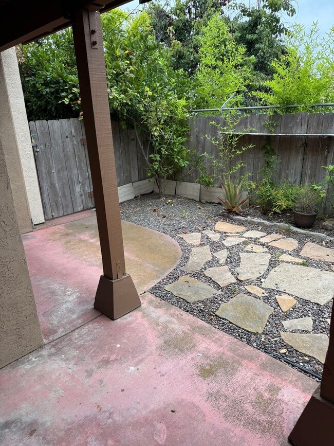 Building Photo - 2 Bedroom 2 Bath Condo in Chula Vista - $2...