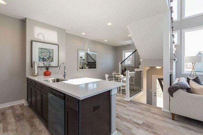 Foto del edificio - 1417 Mocking Bird Ln