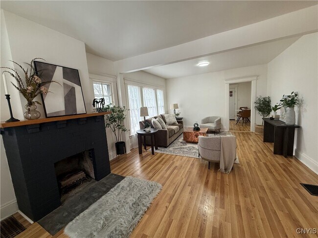 Foto del edificio - 2817 Milton Ave