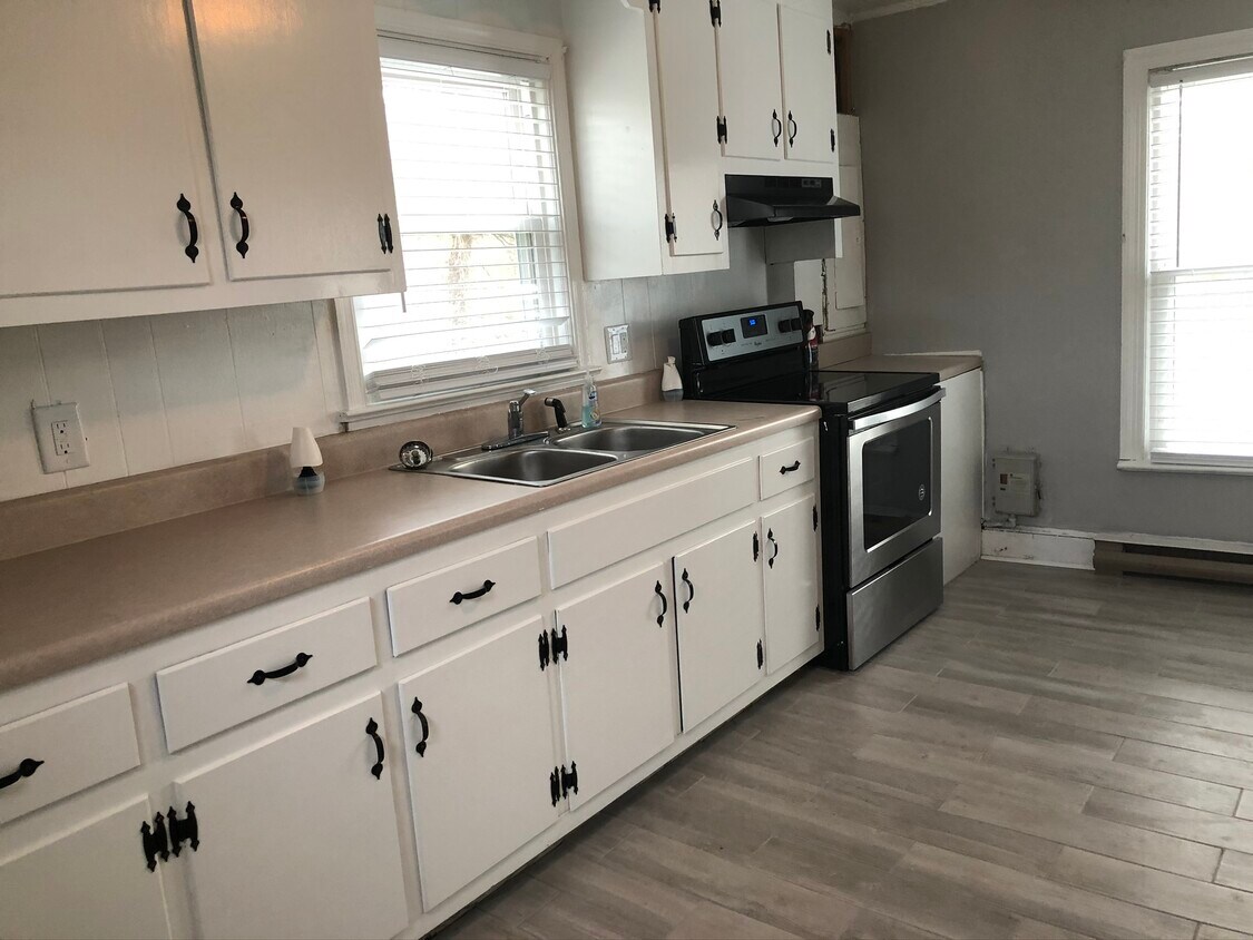 7307 Duval Ave, Gloucester, VA 23061 Townhome Rentals in Gloucester