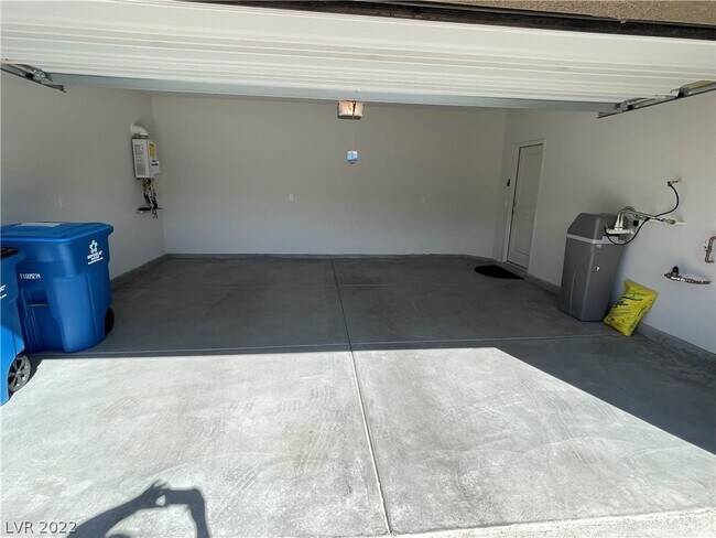 Building Photo - 9672 Sunstone Sparkle Ave